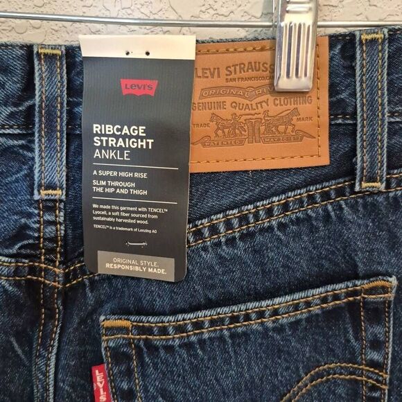 Levi's Premium Ribcage Straight Ankle Jeans Size 25 - Picture 3 of 10